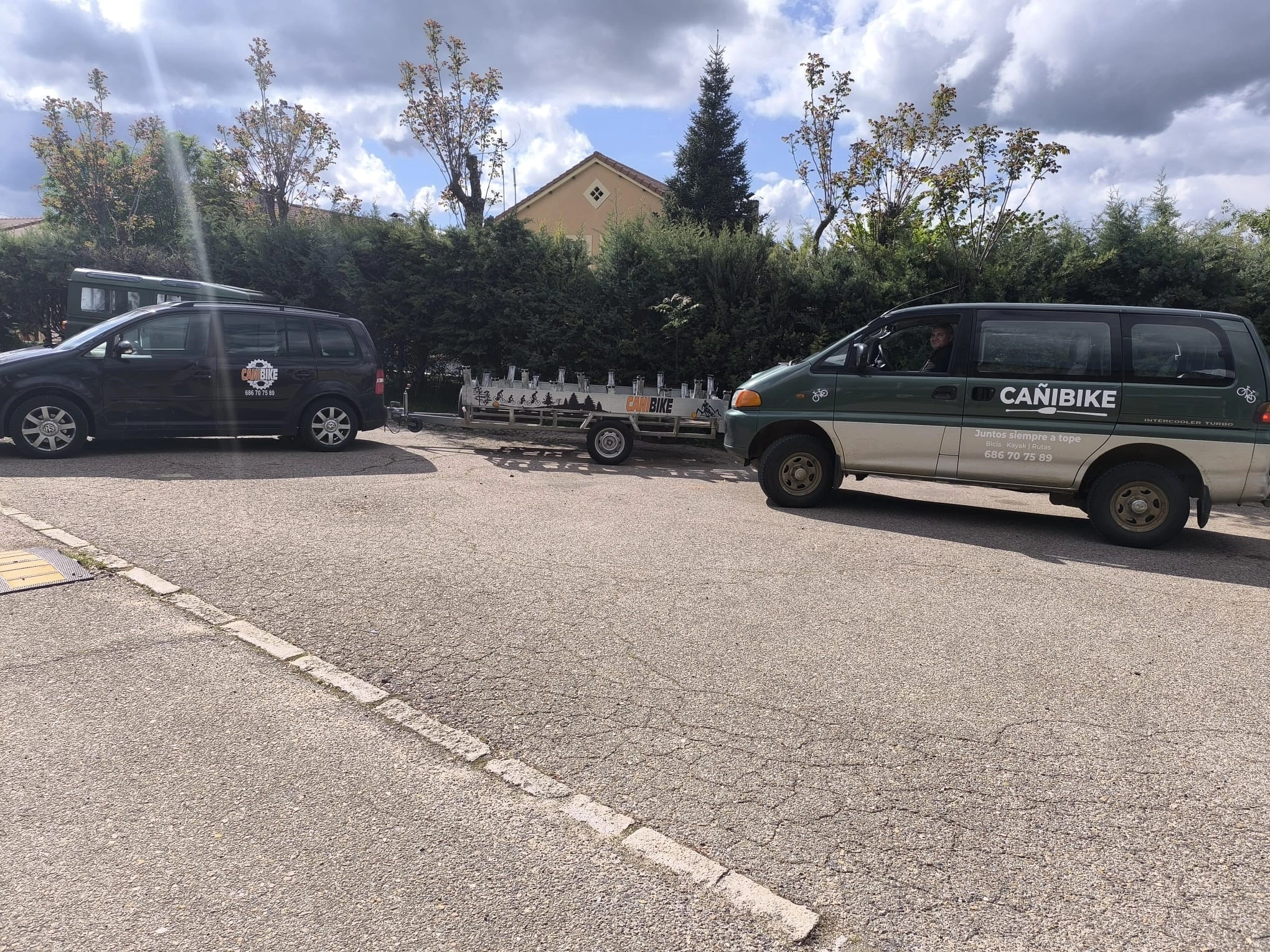 Apoyo logístico para ciclistas en la Serranía de Cuenca con Cañibike