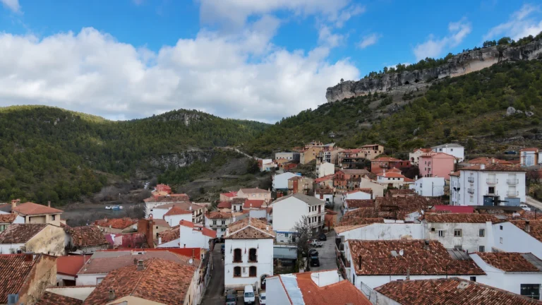 turismo activo Serranía de Cuenca — Cañizares rodeado de montañas y naturaleza (1)
