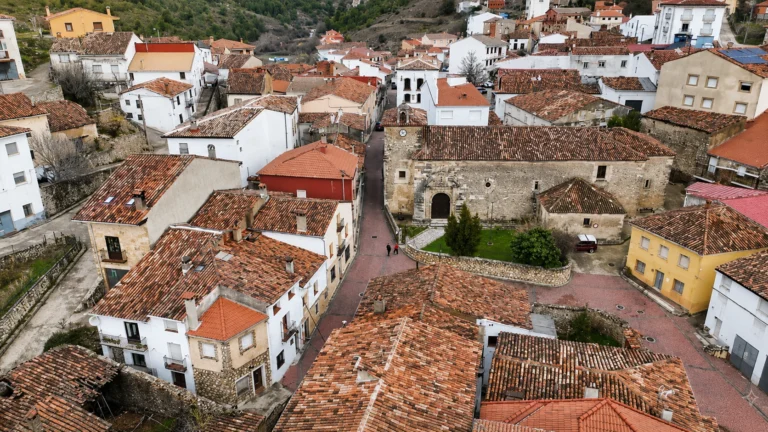 turismo activo Serranía de Cuenca — casco histórico de Cañizares base de Cañibike