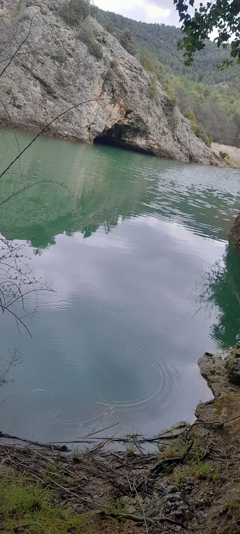 Imagen del El embalse del Molino de Chincha en kayak en Cuenca Cañizares