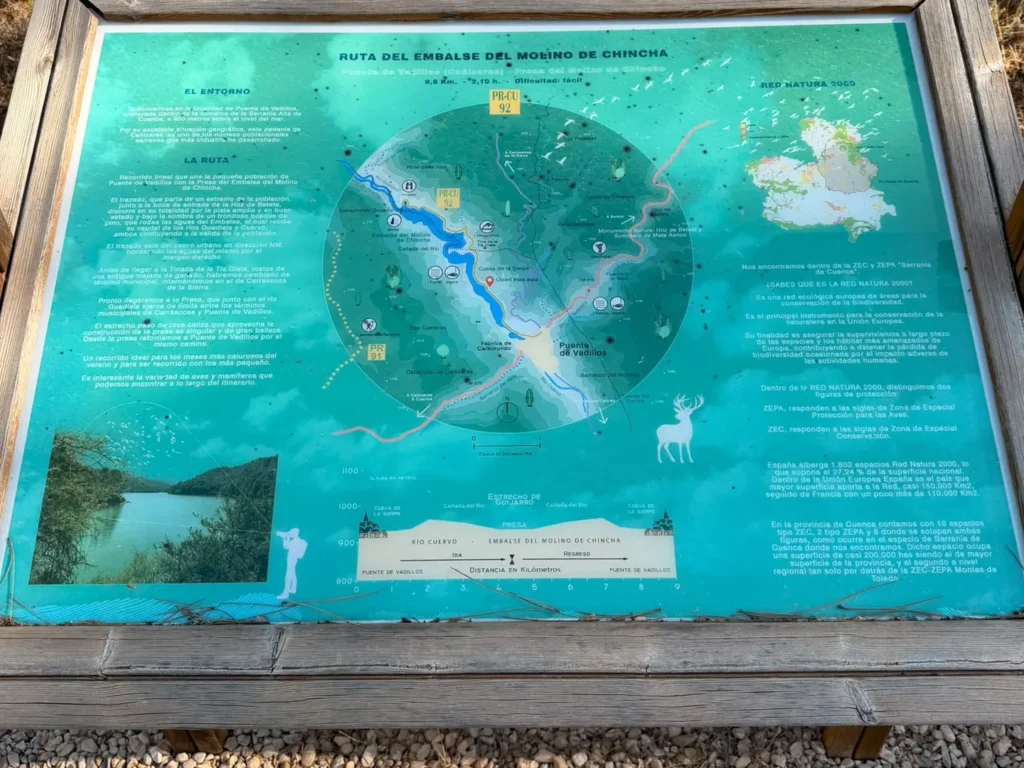 Panel informativo con el mapa de la Ruta del Embalse del Molino de Chincha